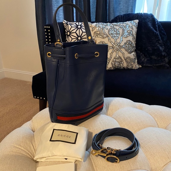 ✨SALE✨RESERVED!✨GUCCI✨NWT✨ALL LEATHER BUCKET BAG - Picture 7 of 16